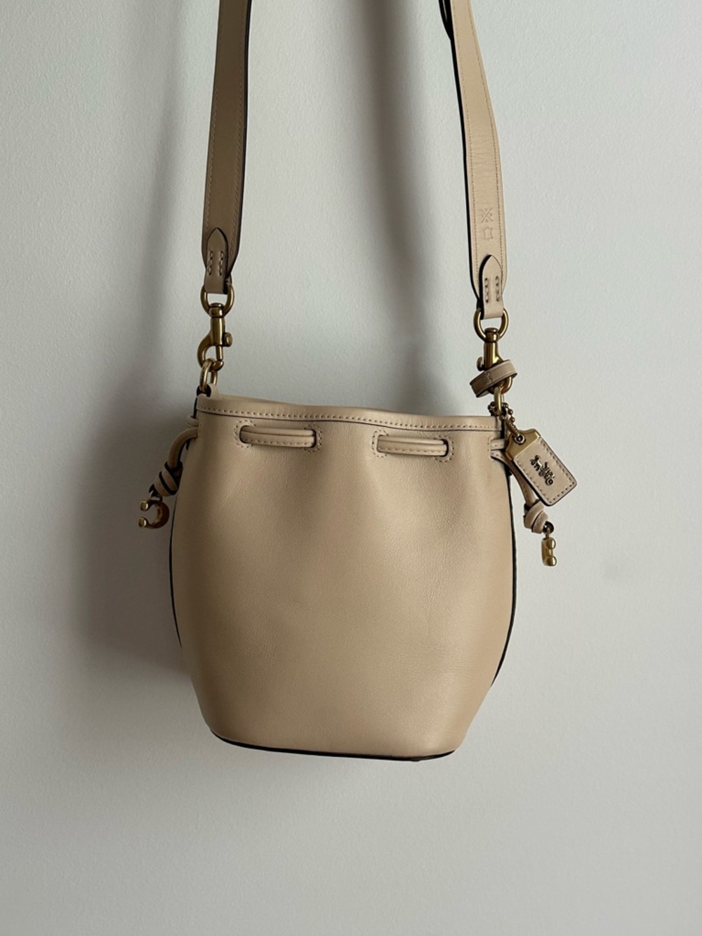 Coach Mini Bucket Bag Ivory Glovetanned Leather Crossbody - Picture 3 of 8